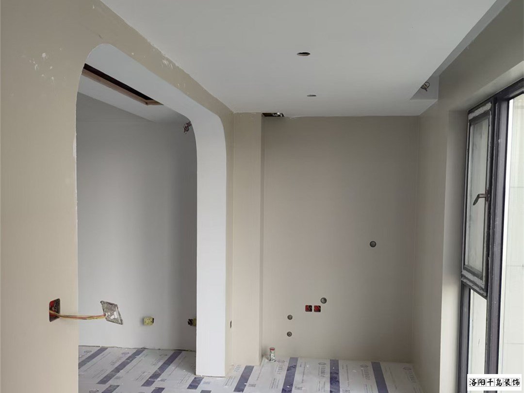 陽臺(tái)頂面刷漆